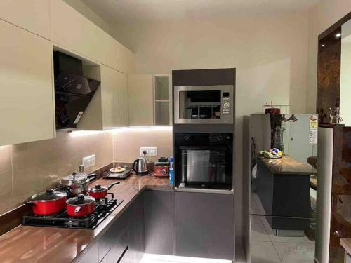 502 Stays - 2bhk Apartment