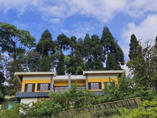 Hotel Chamong Chiabari Mountain Retreat