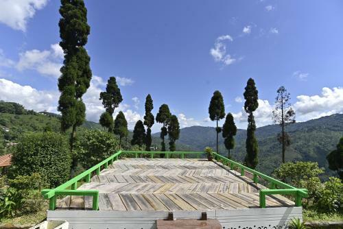 Hotel Chamong Chiabari Mountain Retreat