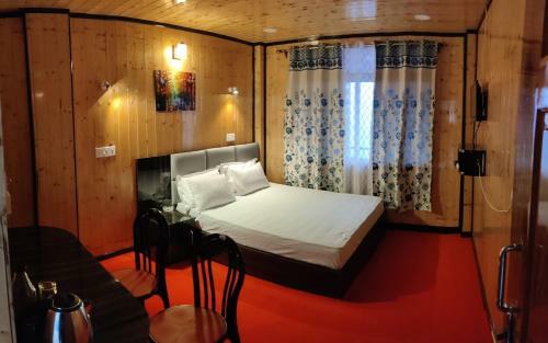 White Peak Homestay