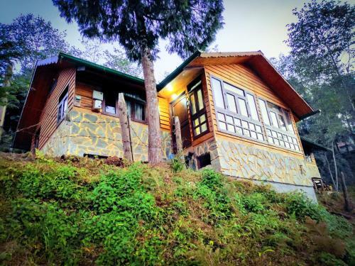 Solitude In Himalayas, Villa