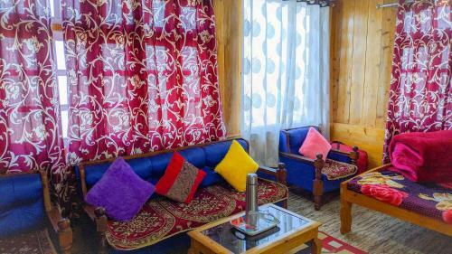 Solitude In Himalayas, Cottage