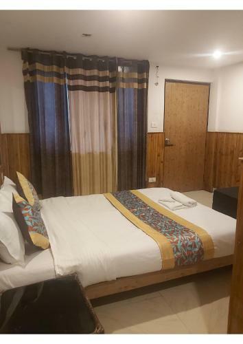 Newest Dlx Hotel