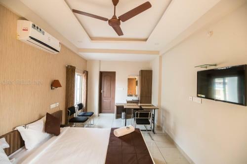 Hotel Oak Field Inn