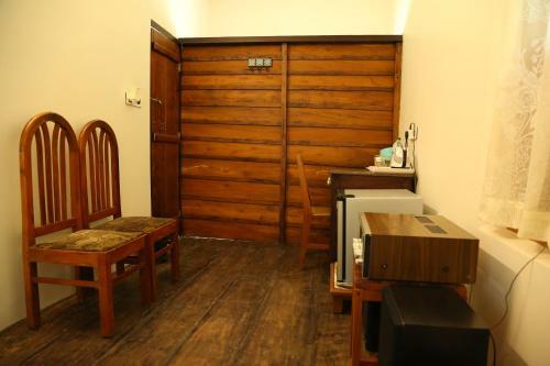 Verdant Heritage Bungalow (entire 1st Floor)