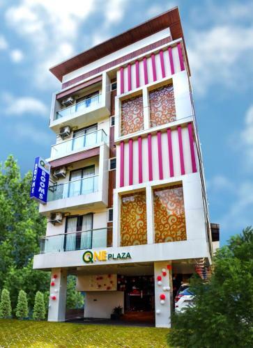 Hotel Q One Plaza