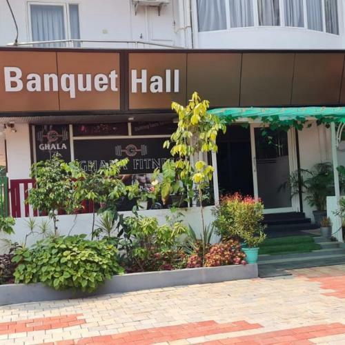 Hotel Aziba Heights Inn