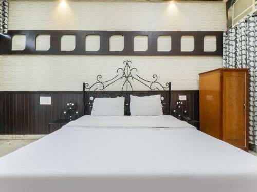 Collection O 83443 Hotel Anmol