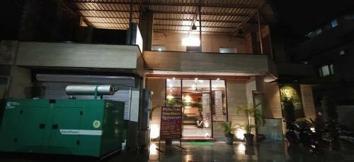 Hotel Samrat