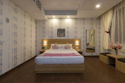 Hotel The Solitaire Express