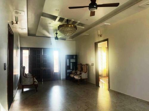 Lodge Yt Mansion