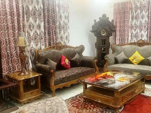 Lodge Yt Mansion