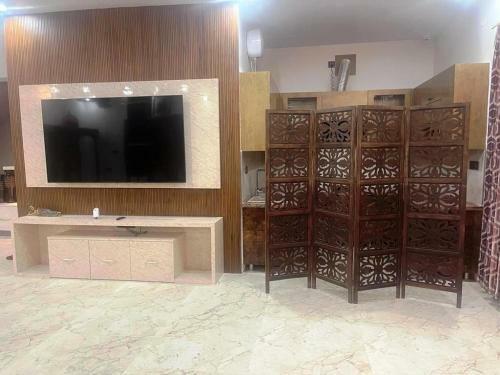 Lodge Yt Mansion