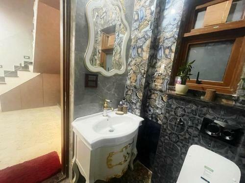 Lodge Yt Mansion