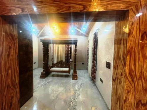 Lodge Yt Mansion