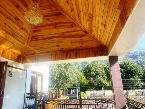 Lodge Yt Mansion