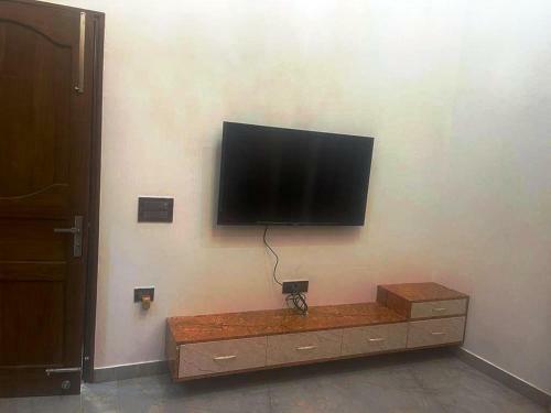 Lodge Yt Mansion