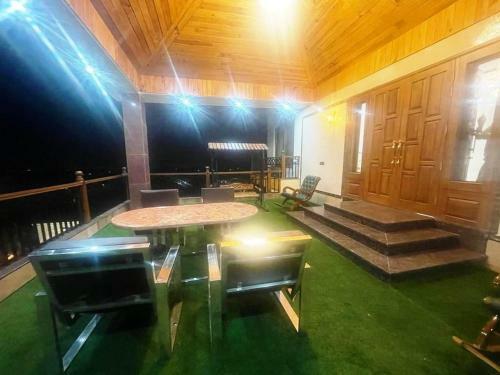 Lodge Yt Mansion