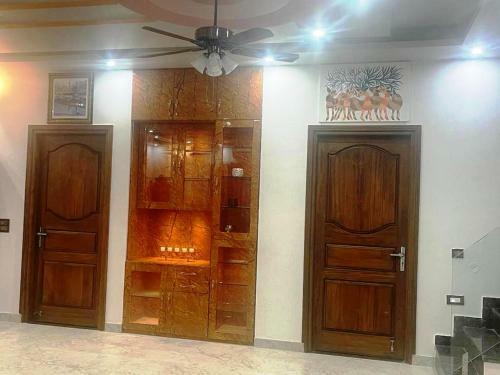 Lodge Yt Mansion