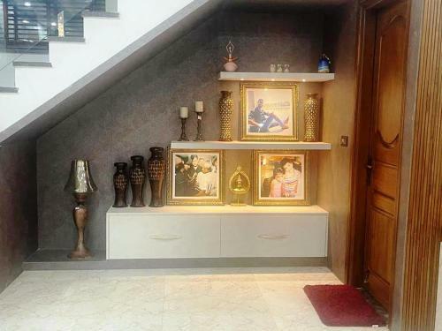 Lodge Yt Mansion