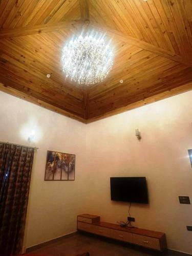 Lodge Yt Mansion
