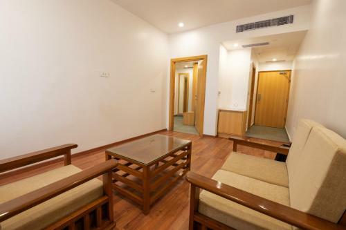 Hotel Pushkara Sarovar Portico