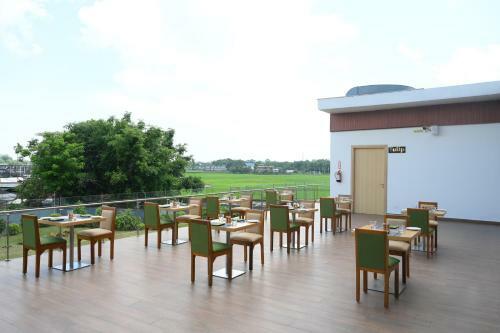 Hotel Pushkara Sarovar Portico