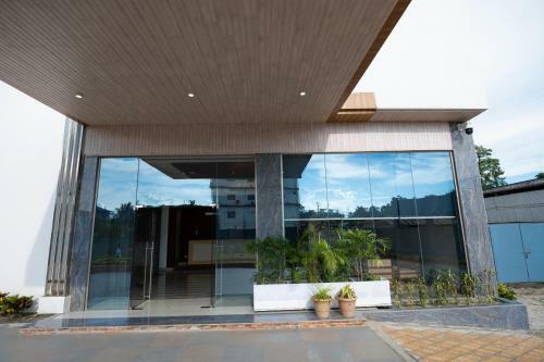 Hotel Pushkara Sarovar Portico