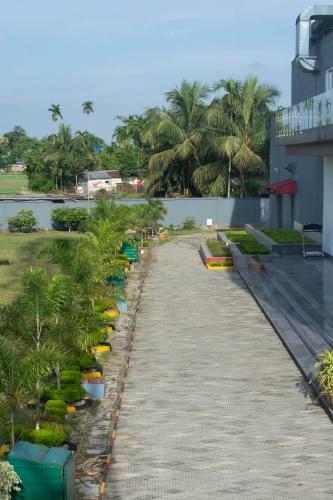 Hotel Pushkara Sarovar Portico