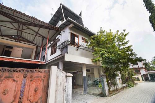 Hotel Oyo Flagship 71272 Sugar Rose Homestay