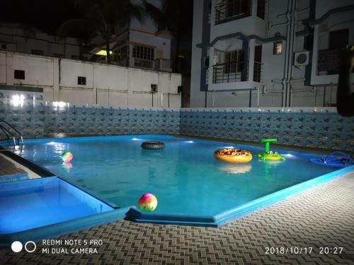 Hotel Four Square Holidayz