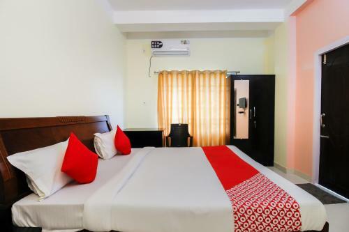 Hotel Vaccinated Staff- Collection O 36138 Aditya Guest House 1