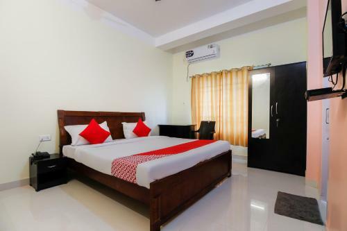Hotel Vaccinated Staff- Collection O 36138 Aditya Guest House 1