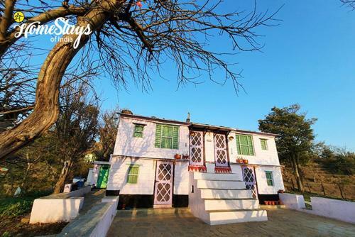 Dwarahat Village Homestay- Pahadi Ghar