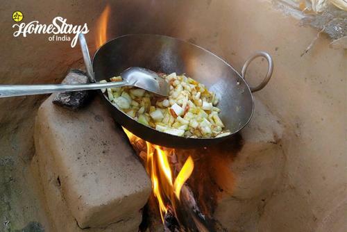 Dwarahat Village Homestay- Pahadi Ghar