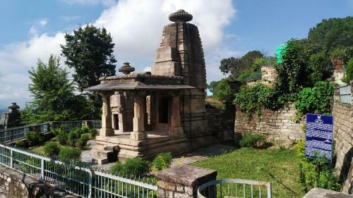 Dwarahat Village Homestay- Pahadi Ghar