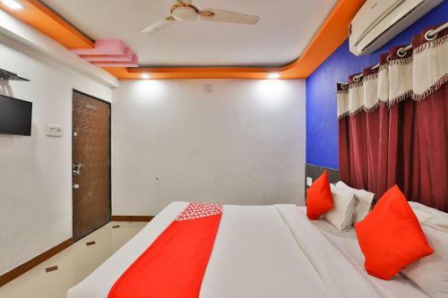 Oyo 24921 Hotel Shree