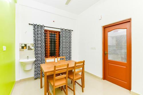 Hostal Vaccinated Staff- Oyo 78059 Sam Apartment