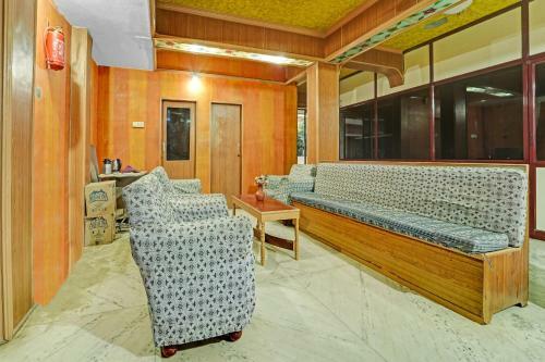 Oyo 85329 Hotel Vasee Residency