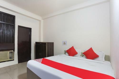 Oyo 30615 Hotel Rock Inn