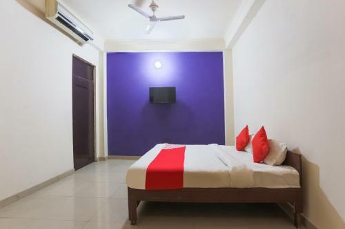 Oyo 30615 Hotel Rock Inn