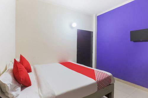 Oyo 30615 Hotel Rock Inn