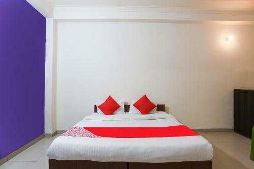 Oyo 30615 Hotel Rock Inn
