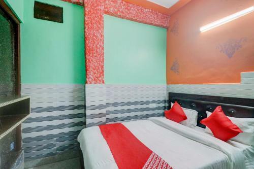Oyo 77324 Hotel Shubham