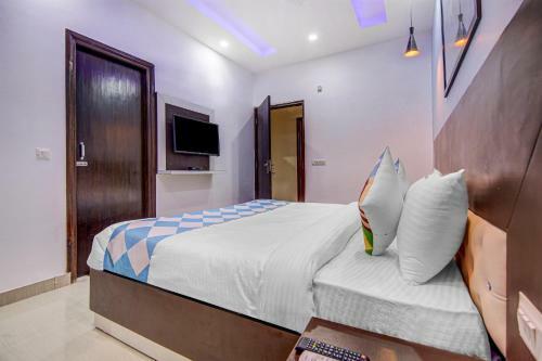 Hostal Collection O 82677 Hotel Apj Grand