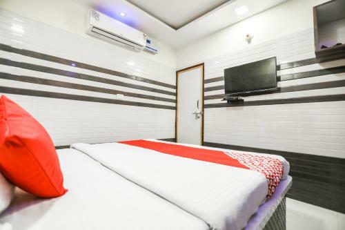 Vaccinated Staff - Oyo 71693 Starlight Hotel