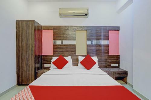 Oyo 81170 Hotel Sky Inn