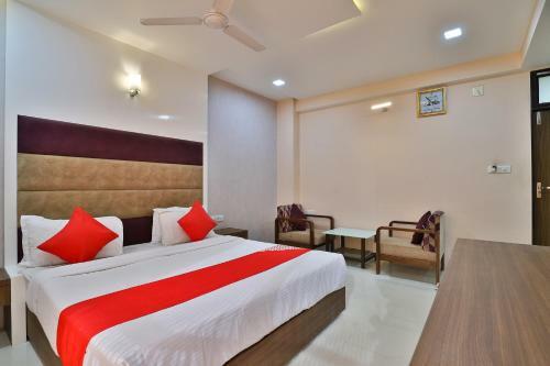Oyo 35982 Hotel Blue Rock