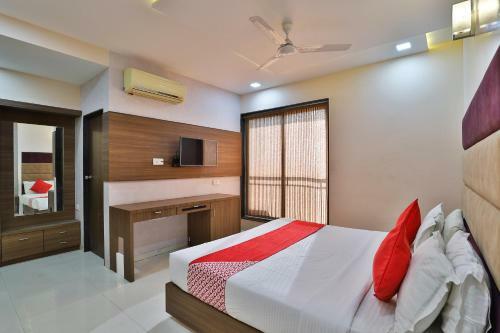 Oyo 35982 Hotel Blue Rock
