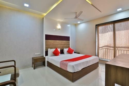 Oyo 35982 Hotel Blue Rock